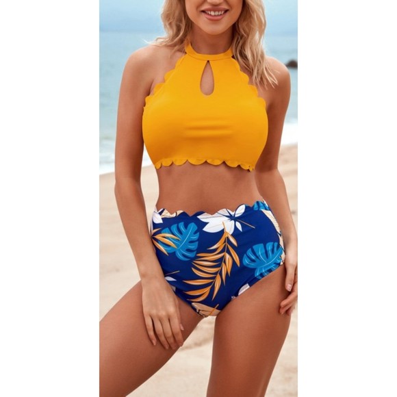 Yellow Scallop Bikini Top with Floral Bottom - Picture 10 of 10